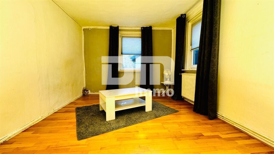 Schönes Ein- bis Zweifamilienhaus mit Gartenbereich, Terrasse + Balkon und Doppelgarage - OG Schlafzimmer / Kinderzimmer